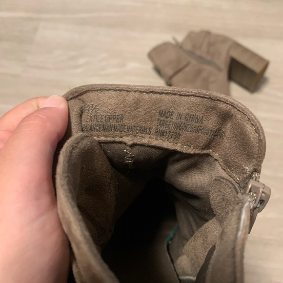 Tan booties with buckle - 9.5 - Picture 3 of 4